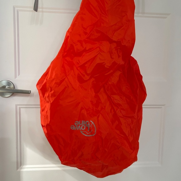 LIKE NEW - LOWE ALPINE - Women’s Hiking Backpack with AirZone - Trail ND33L - Picture 5 of 13